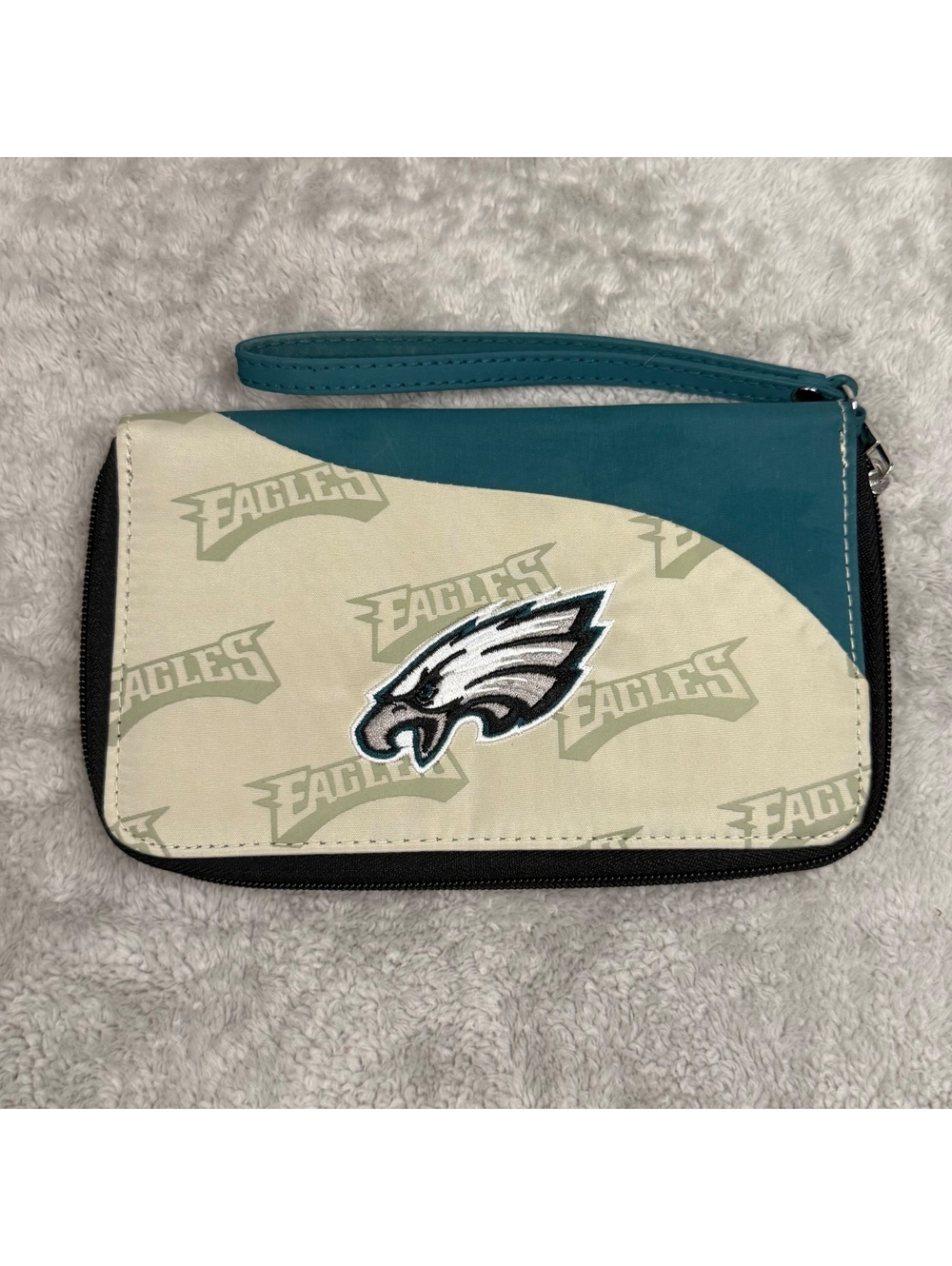 Philadelphia Eagles Little Earth Curve Zip Wallet Wristlet NFL Teal Organizer
